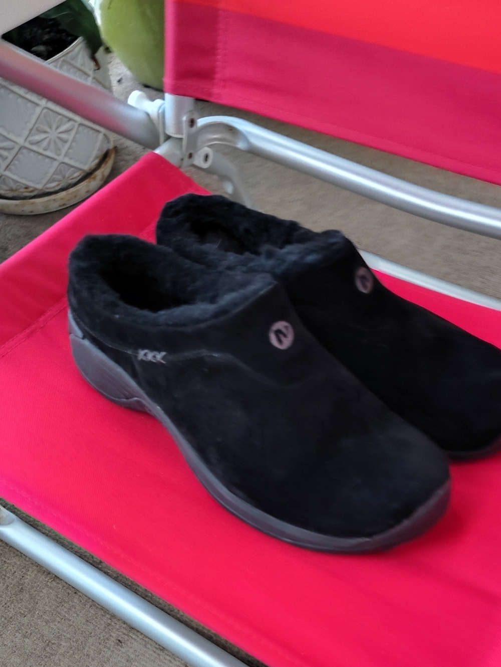 Merrell Women's Black Suede Slip-On Clog with Plush Lining